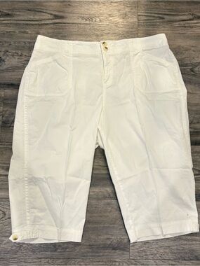 Sonoma White Capris 18W